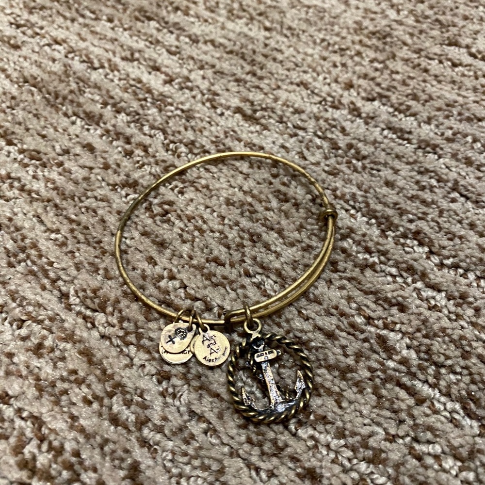 Bracelets - Picture 6 of 7